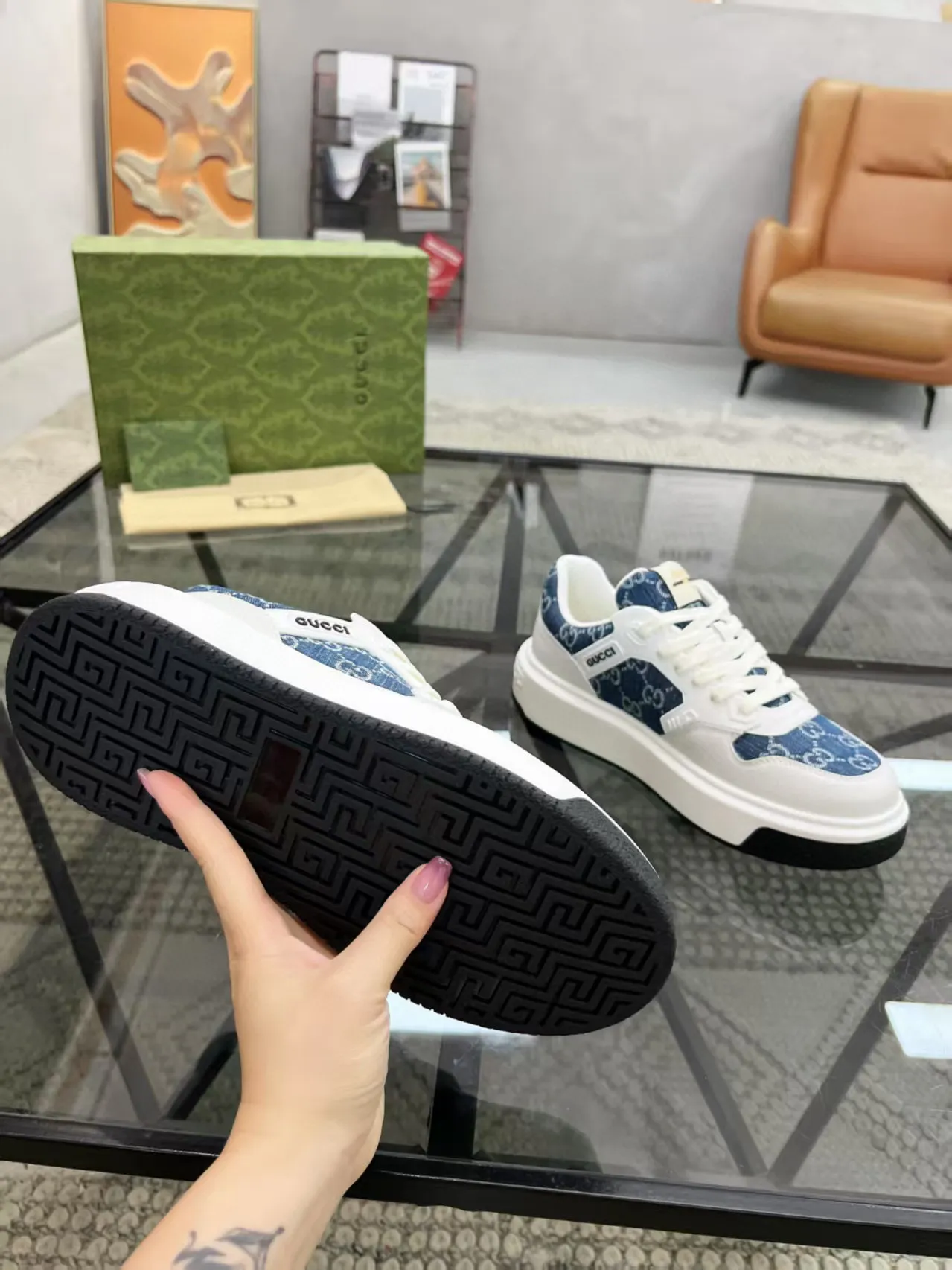 Factory price: 460💰Gucci new men's shoes GUCCI [Lightning] latest shoes are shipped. Original quality, fashionable, made of special materials, sheepskin lining, brand new packaging. The foot feels super comfortable and the workmanship is impeccable. Size: 38-44, customized 45
